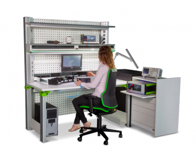 Montagetisch-mit-Lochblech