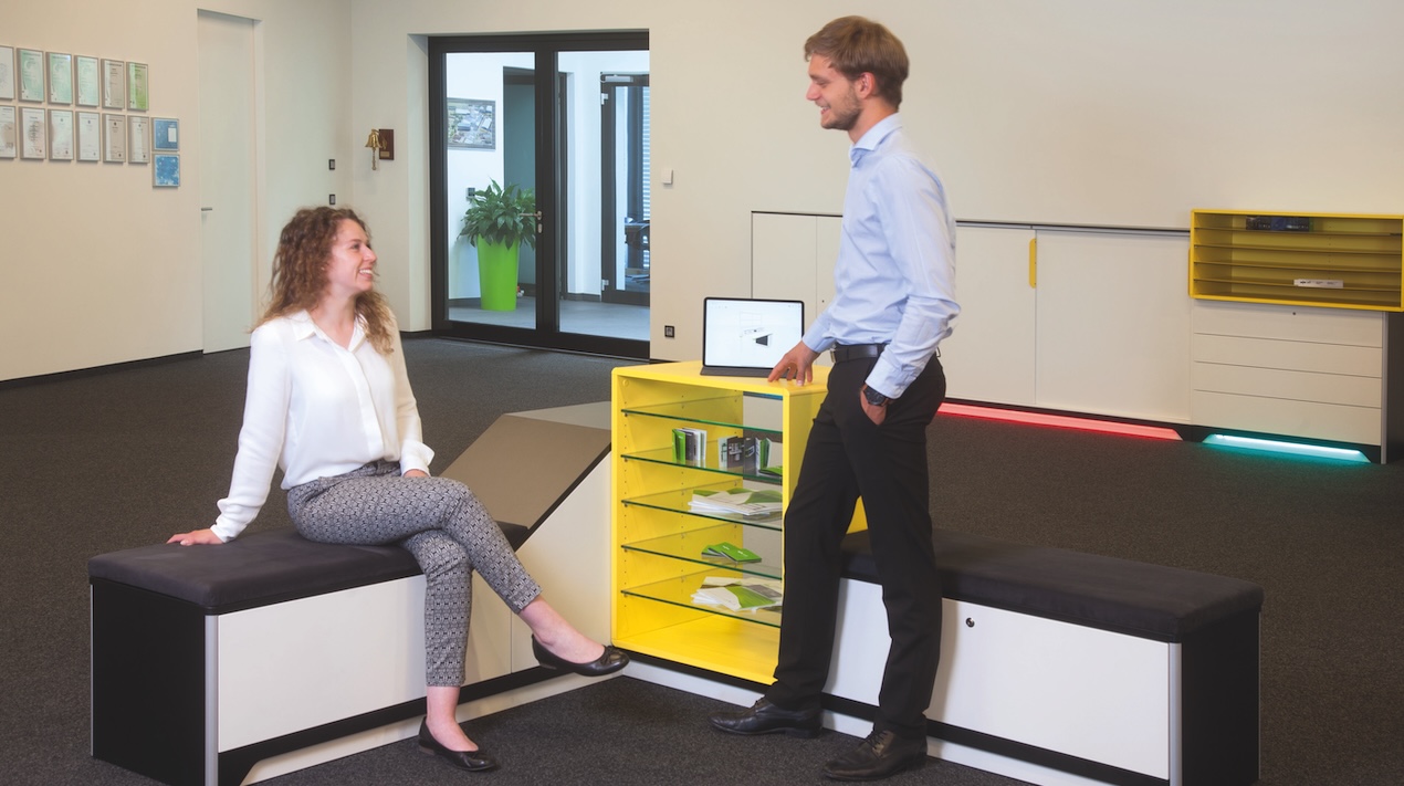 elneos_stay_Sitzgruppe+Personen_IMG_2012-2